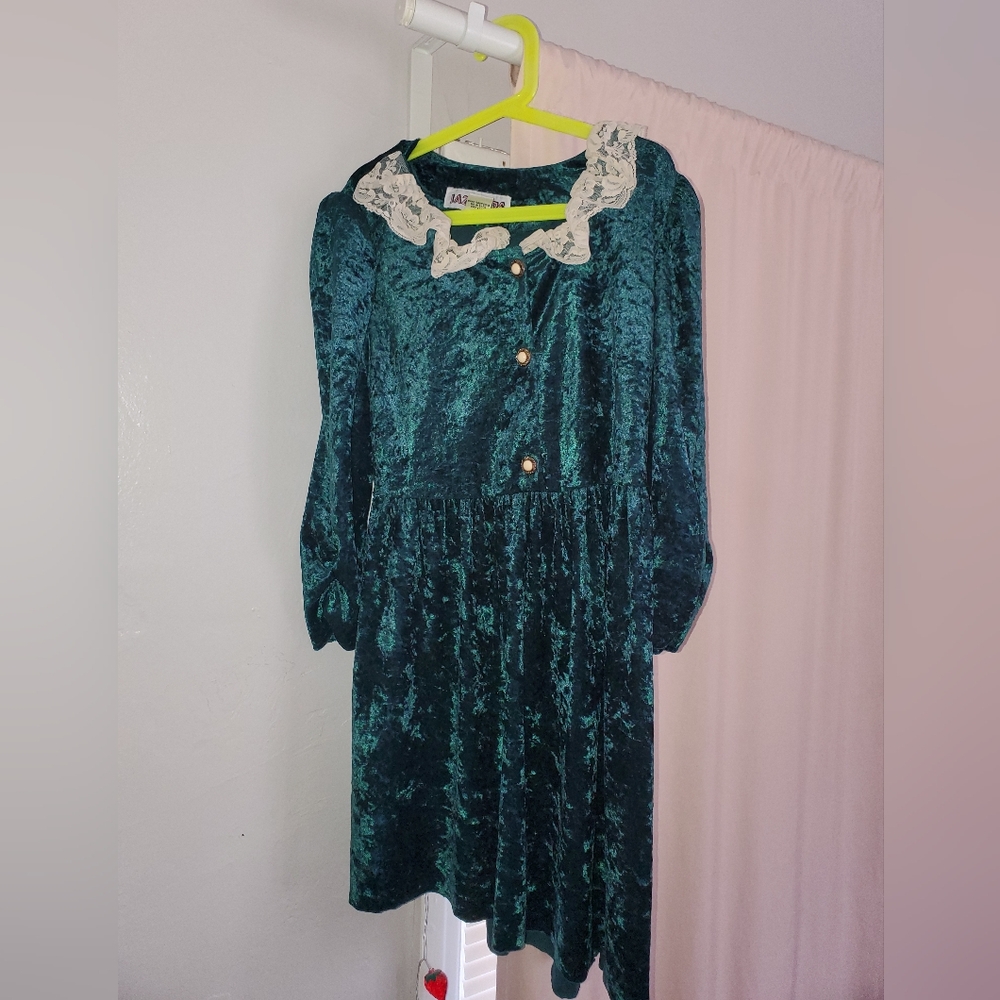 Charming Vintage Velvet Kids Dress with Lace Collar